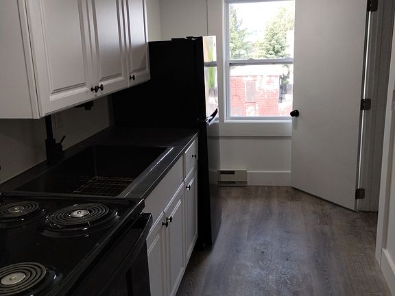 4th image of 200 W Walnut St Unit 8