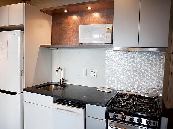 2nd image of 690 Bushwick Ave #3A