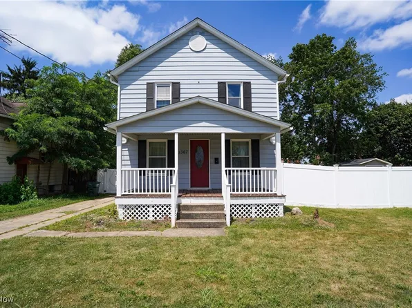 1367 Benton St, Barberton, OH 44203