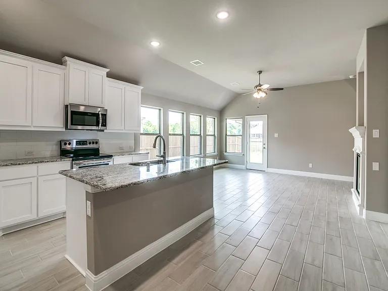 323 Sweetspire Dr — Photo 9