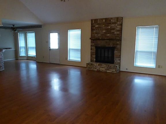 3rd image of 13906 Ivymount Dr
