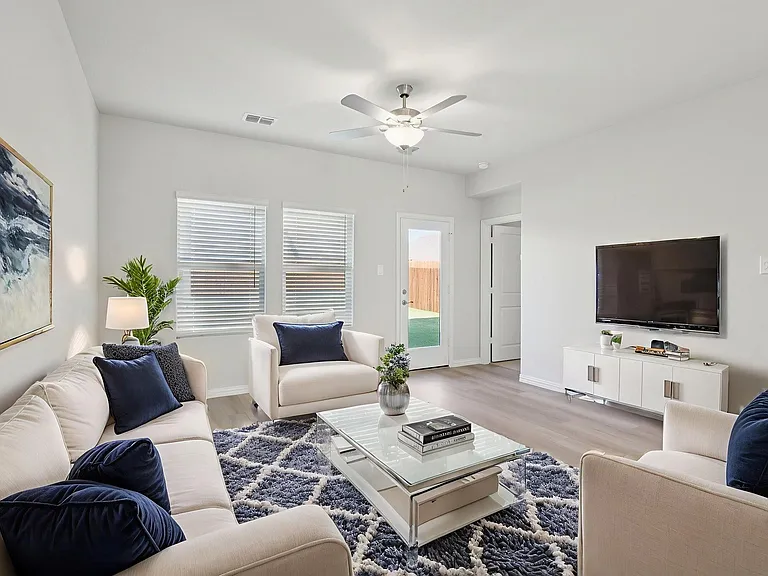 717 Leavenworth Dr — Photo 10