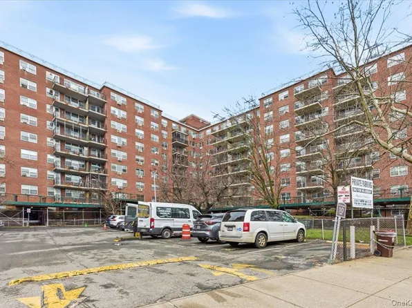 7150 Parsons Boulevard #1M, Fresh Meadows, NY 11365