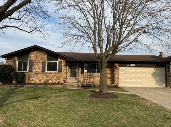 29212 E Nottingham Cir, Warren, MI 48092
