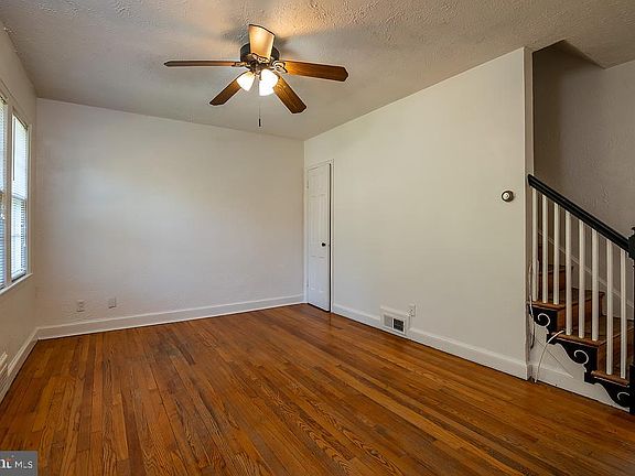 3rd image of 405-405A E Bellefonte Ave
