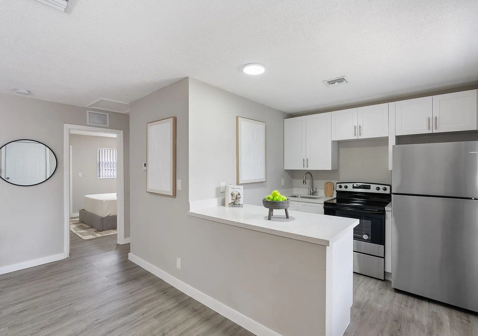 !Renovated! * 2bed/1bath Apartment - Croissant Park! — Photo 4