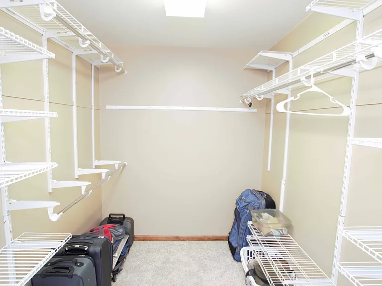 98 Thorndale Cir — Photo 29