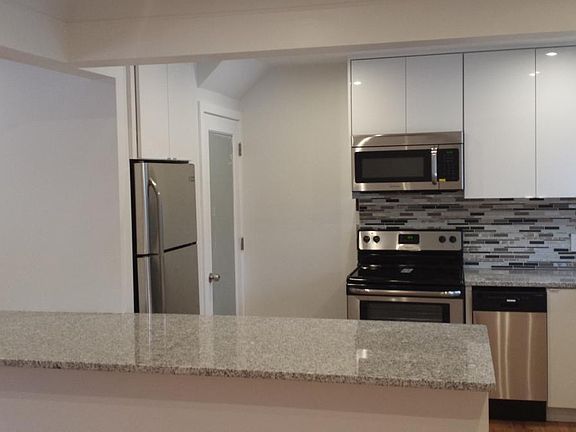 Kraftmaid Kitchen, New Stainless appliances, granite counter