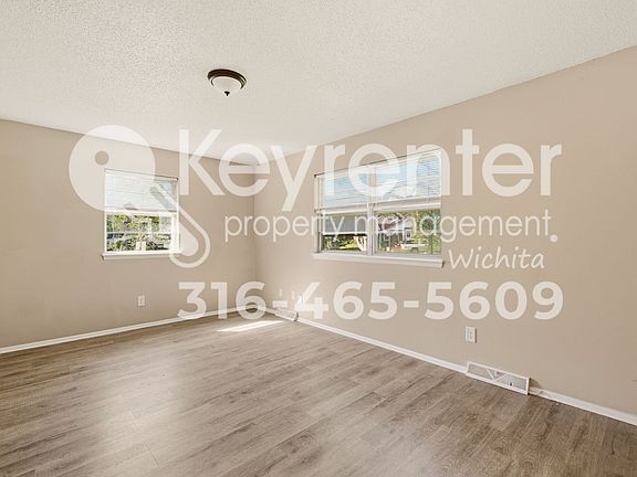 2nd image of 4824 E Pine St #4826
