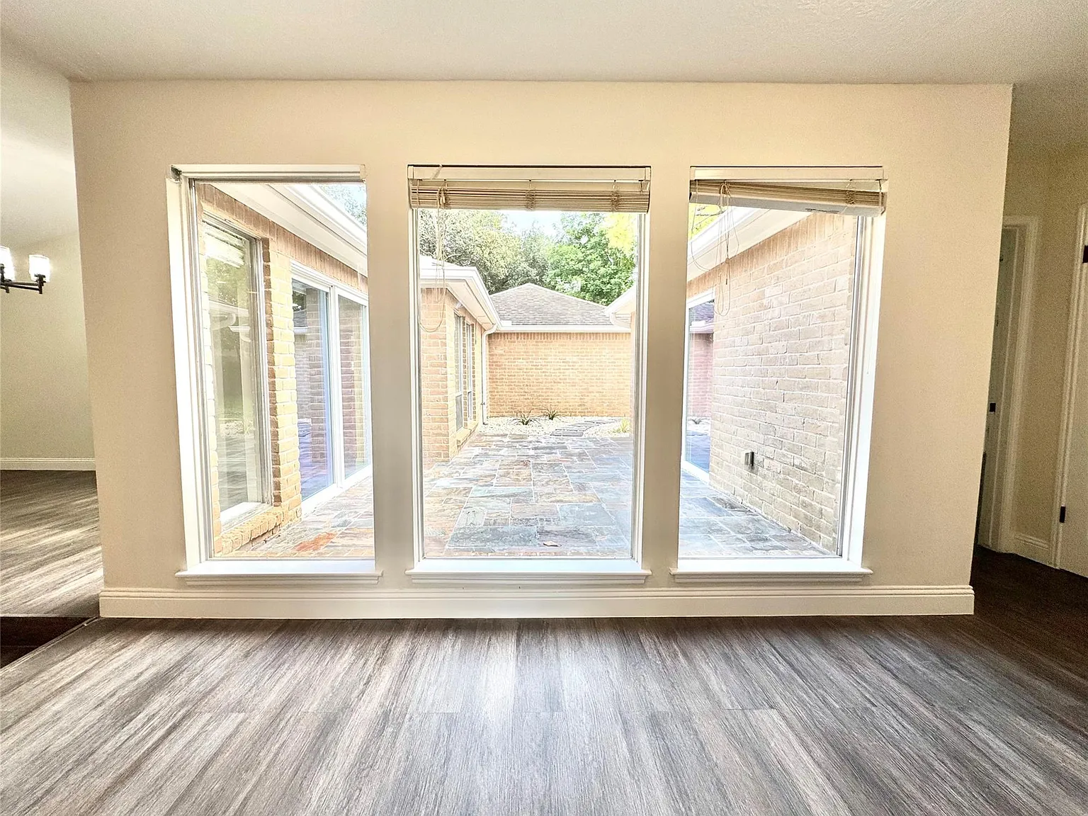3 bed, 2.0 bath, 1819 sqft, $2,800 — Photo 4