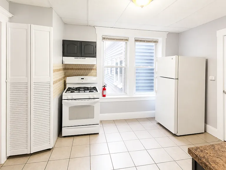 166 8th St #4A — Photo 3