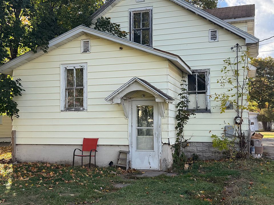1st image of 221 Beech St