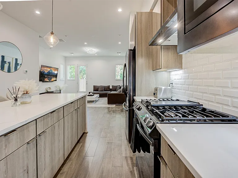 5839 Dolores St — Photo 9