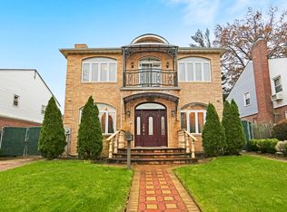 11042 67th Rd, Flushing, NY 11375