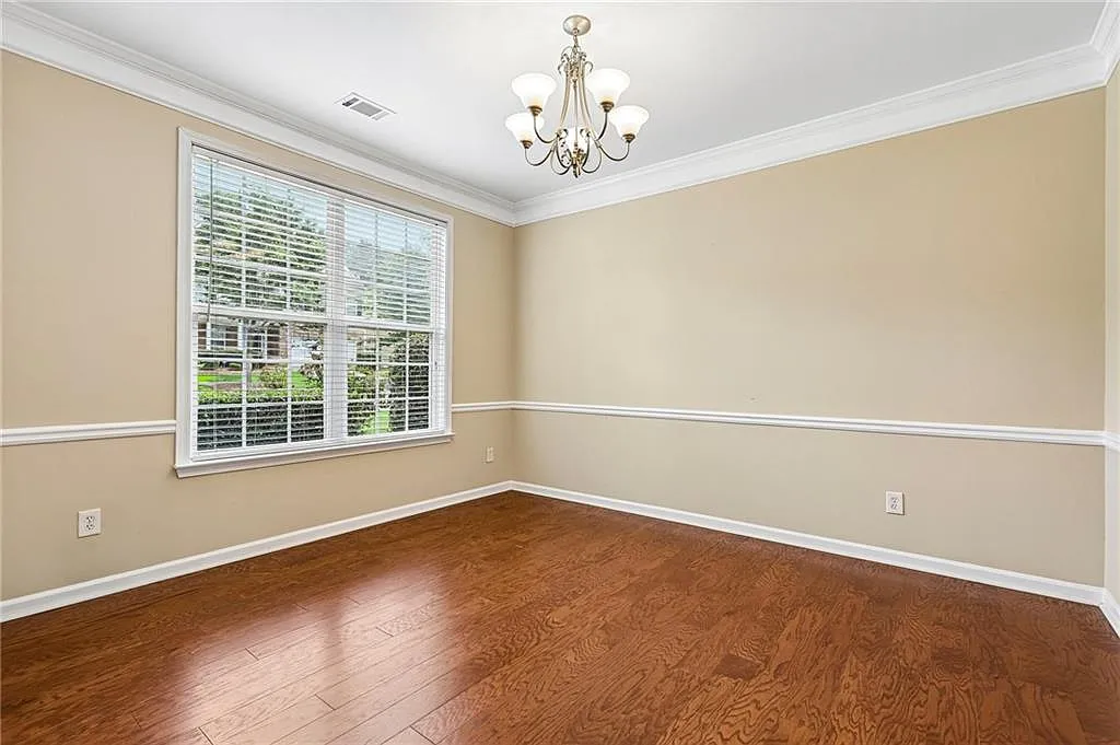 4 bed, 2.5 bath, 2526 sqft, $2,500 — Photo 4