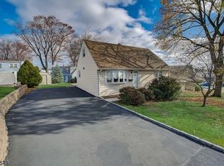 10 Susan Ct, Clifton, NJ 07012