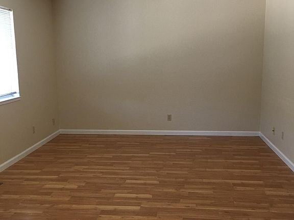 3rd image of 233 Macarthur St