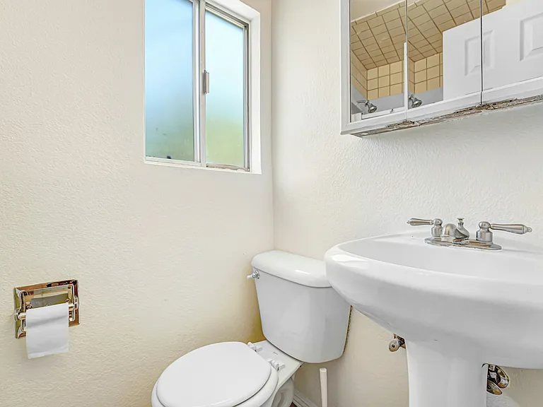 1/4 Bath