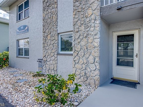2nd image of 920 SE 46th St APT 1