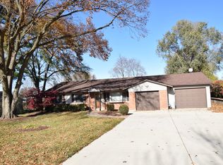 1000 Apple Valley Dr, Bartlett, IL 60103