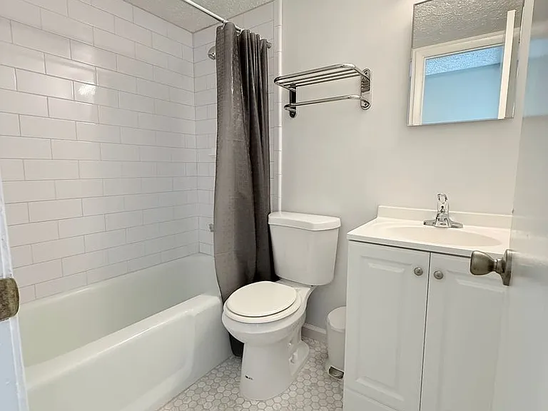 Kingstown Apartments — Photo 6