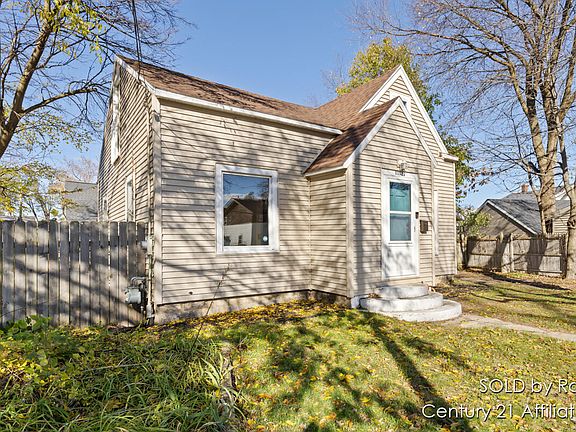 3rd image of 1111 Orville St SE