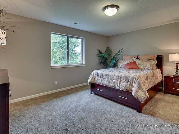 Photos of similar product. Not actual home.