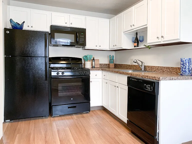 Pine Ridge Apartments — Photo 18