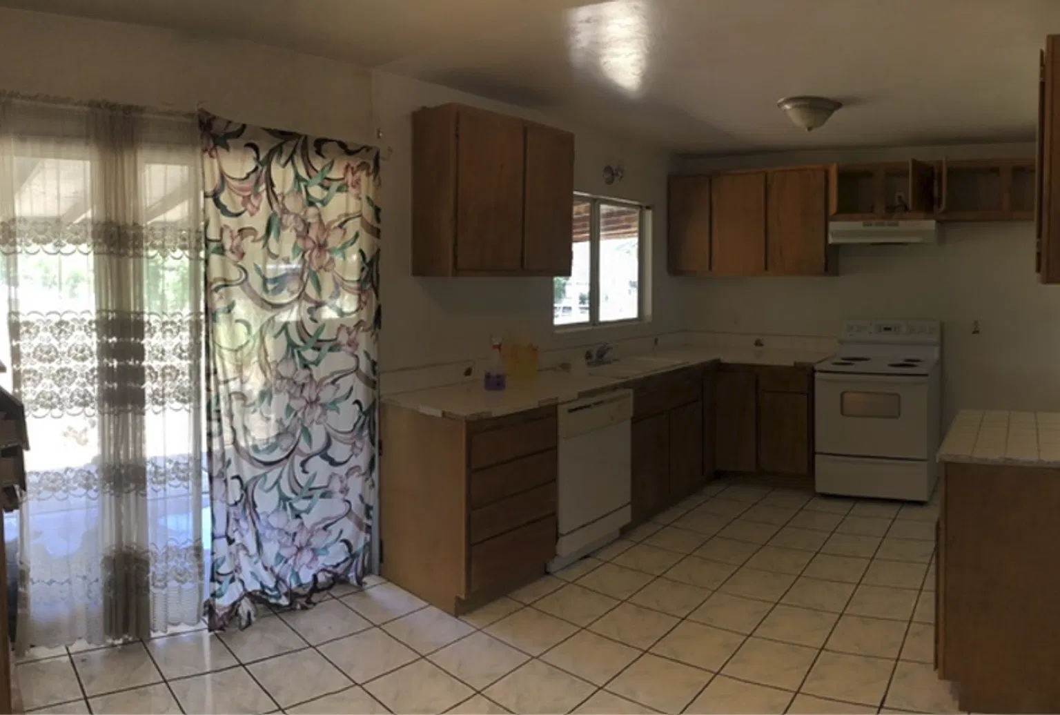 3BR/2BA Clearlake Oaks Home with Waterway Views, Fireplace & Detached Garage — Photo 4