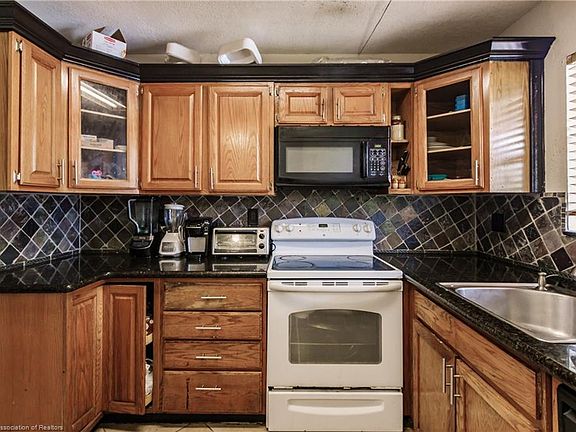 5th image of 4128 SW 61st Ave