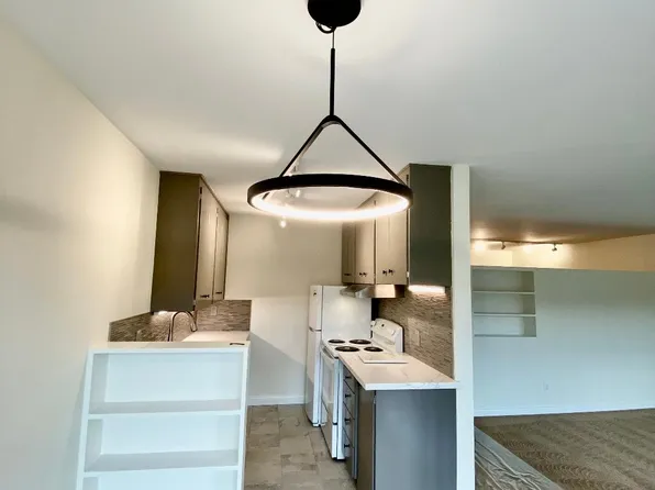 9922 Lake Washington Blvd NE APT 7, Bellevue, WA 98004