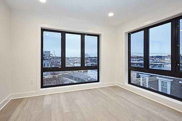 2nd image of 85 Willow Ct #203