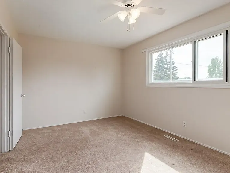 225 Upland Dr SE — Photo 12