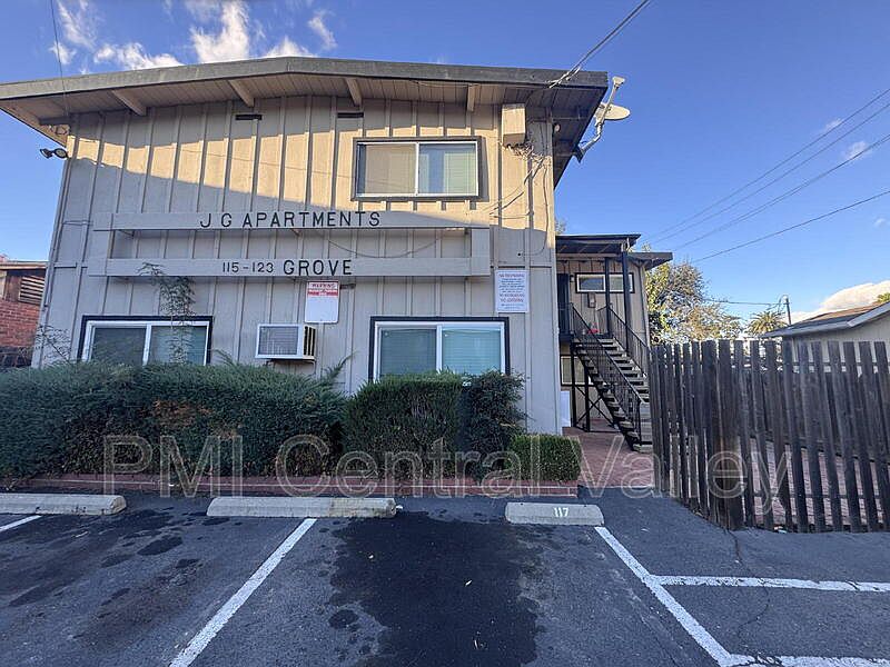 1st image of 117 E Grove St