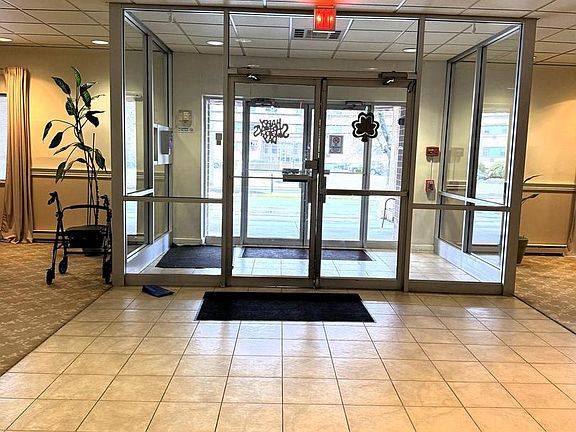 4th image of 860 Lower Ferry Rd APT 4C