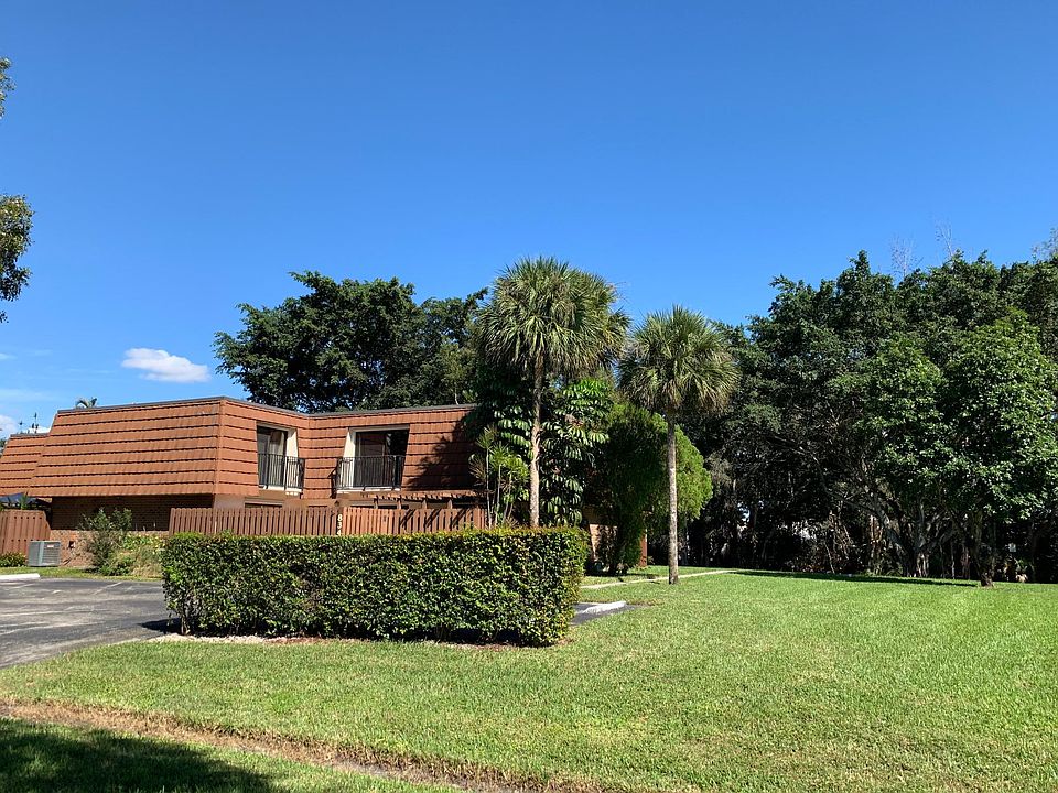 1st image of 834 SW 118th Ter