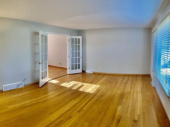 4th image of 9336 S Moody Ave