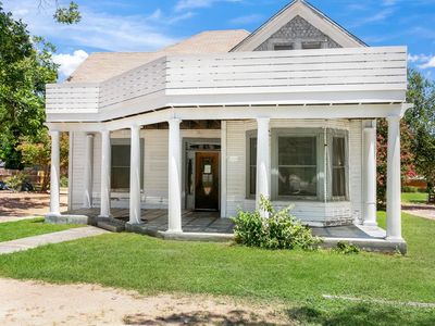 623 S Washington St, Fredericksburg, TX, 78624