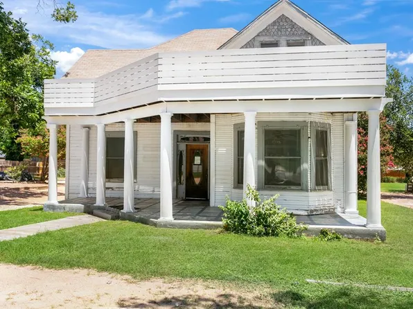 623 S Washington St, Fredericksburg, TX 78624