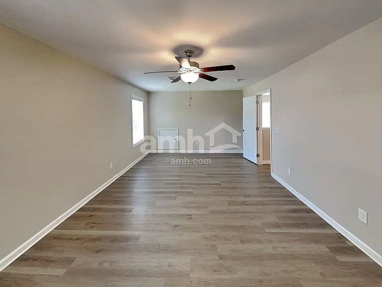 913 Beverly Ct — Photo 14