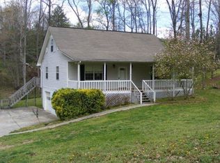 618 Pine Oaks Dr, Tunnel Hill, GA 30755
