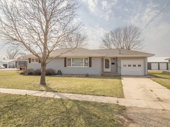 202 3rd Ave, Doon, IA 51235