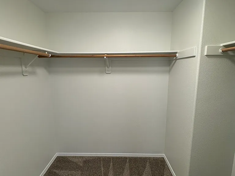 933 Pioneer Dr — Photo 13