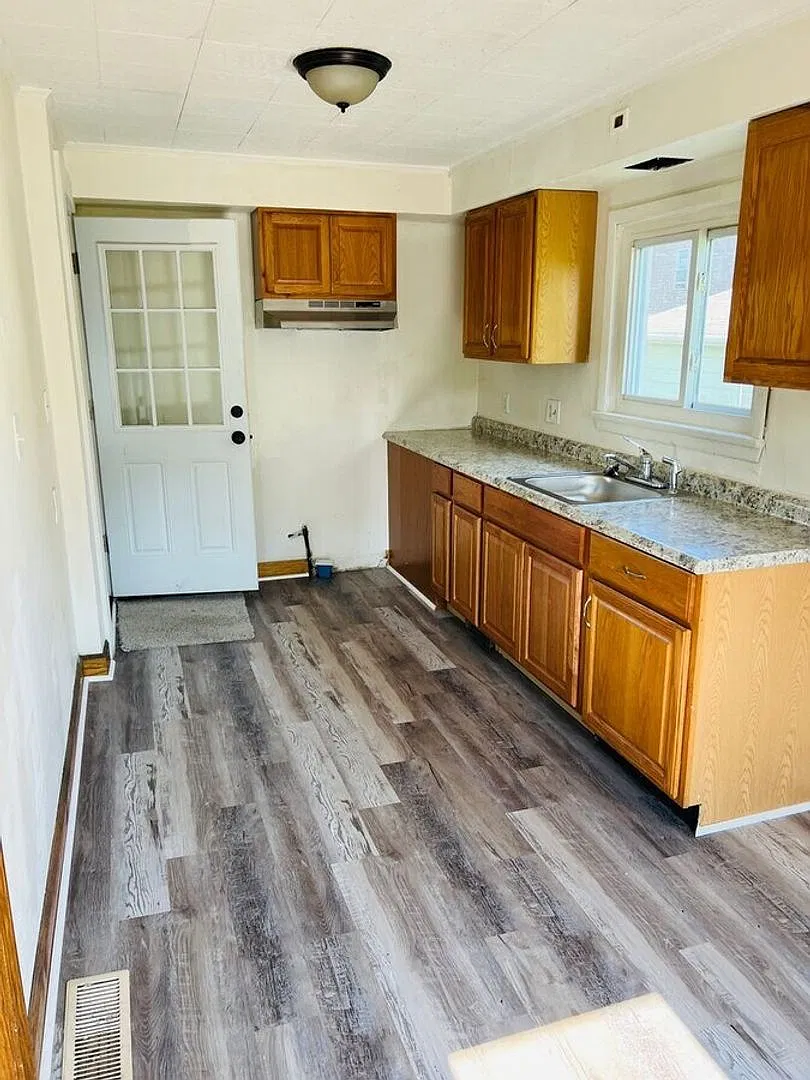2 bedroom single family home ready now! — Photo 2