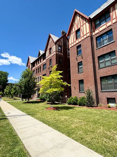 103-105 North Walnut