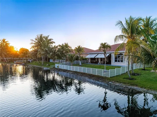 18520 SW 4th St, Pembroke Pines, FL 33029