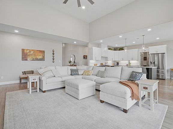 5th image of 2431 Hidden Valley Dr