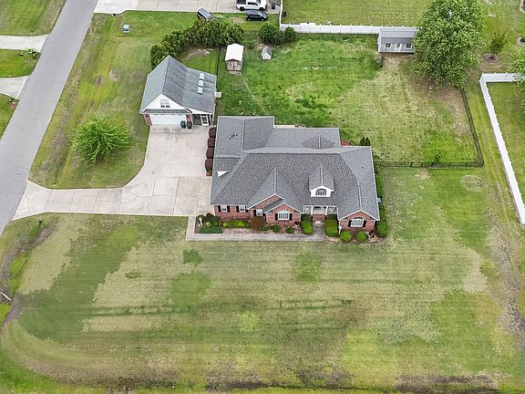 4th image of 202 Halston Dr