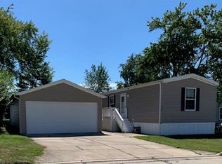 18 Troy Ct, Bloomington, IL 61701