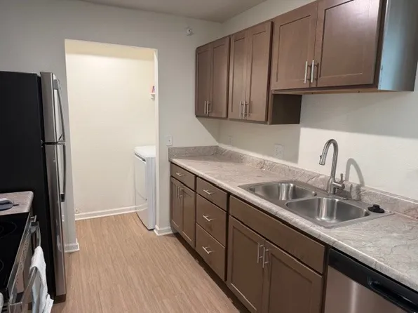 Cottonwood Creek Apartments, 1431 Hilltop Rd #9ffc6ac7c, Lincoln, NE 68521